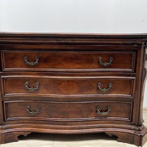 Piękna komoda ze szufladami k331