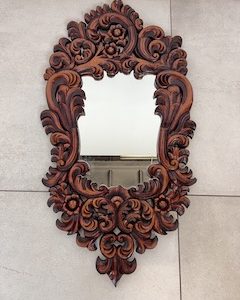 lustro w dębowej ramie bogato rzeźbionej b148