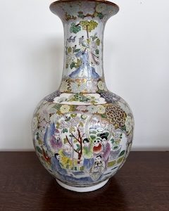 WAZON Z CHIŃSKIEJ PORCELANY 46 CM K192