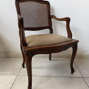 FOTEL DĘBOWY TAPICEROWANY Z PLECIONYM OPARCIEM LUDWIKOWSKI VINTAGE RETRO M042