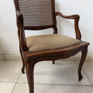 FOTEL DĘBOWY TAPICEROWANY Z PLECIONYM OPARCIEM LUDWIKOWSKI VINTAGE RETRO M042