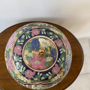 WAZA CHIŃSKA POJEMNIK Z POKRYWKĄ RĘCZNIE MALOWANA BOGATO ZŁOCONA ORIENTALNA OZDOBA M049