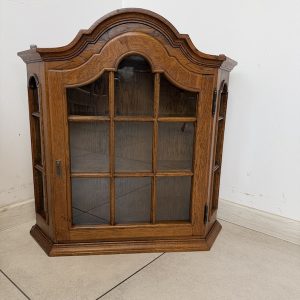 WITRYNKA WISZĄCA DREWNIANA DĘBOWA STYLOWA VINTAGE NA PORCELANĘ BIBELOTY M088
