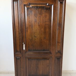 SZAFA JEDNODRZWIOWA STYLOWA DĘBOWA BIELIŹNIARKA Z PÓŁKAMI  M082