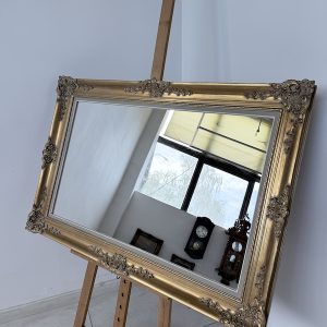 PROSTOKĄTNE LUSTRO W ZŁOTEJ RAMIE  B269