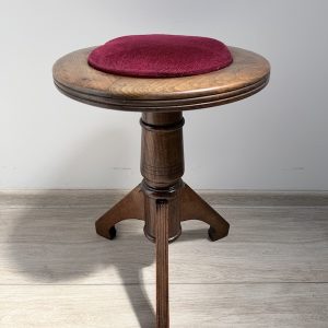 OKRĄGŁY TPICEROWANY TABORET B249