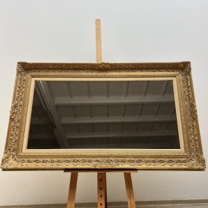 LUSTRO W ZŁOTEJ RAMIE B095