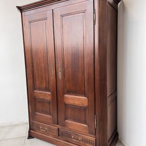 DREWNIANA SZAFA DWUDRZWIOWA  B111