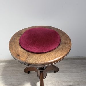OKRĄGŁY TPICEROWANY TABORET B249