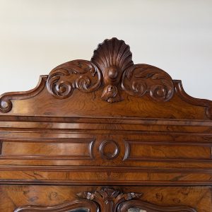 SZAFA JEDNODRZWIOWA ORZECHOWA Z LUSTREM CZECZOT ORZECHOWY Z 1879 R. ANTYK M137