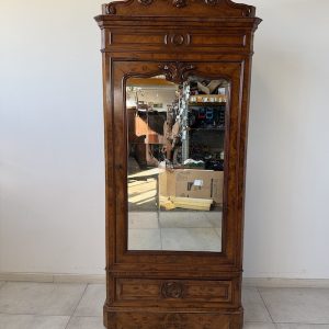 SZAFA JEDNODRZWIOWA ORZECHOWA Z LUSTREM CZECZOT ORZECHOWY Z 1879 R. ANTYK M137